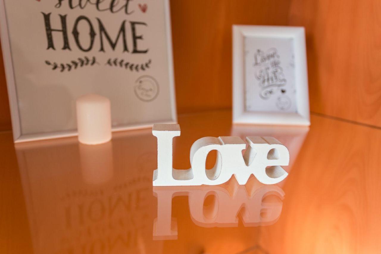 Love Centre 托雷莫利诺斯 外观 照片